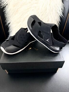 Jordan Flare Kids' Black Sandal Sneakers